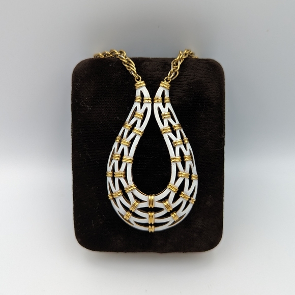 Vintage White Enamel Necklace by Crown TRIFARI - Picture 5 of 10